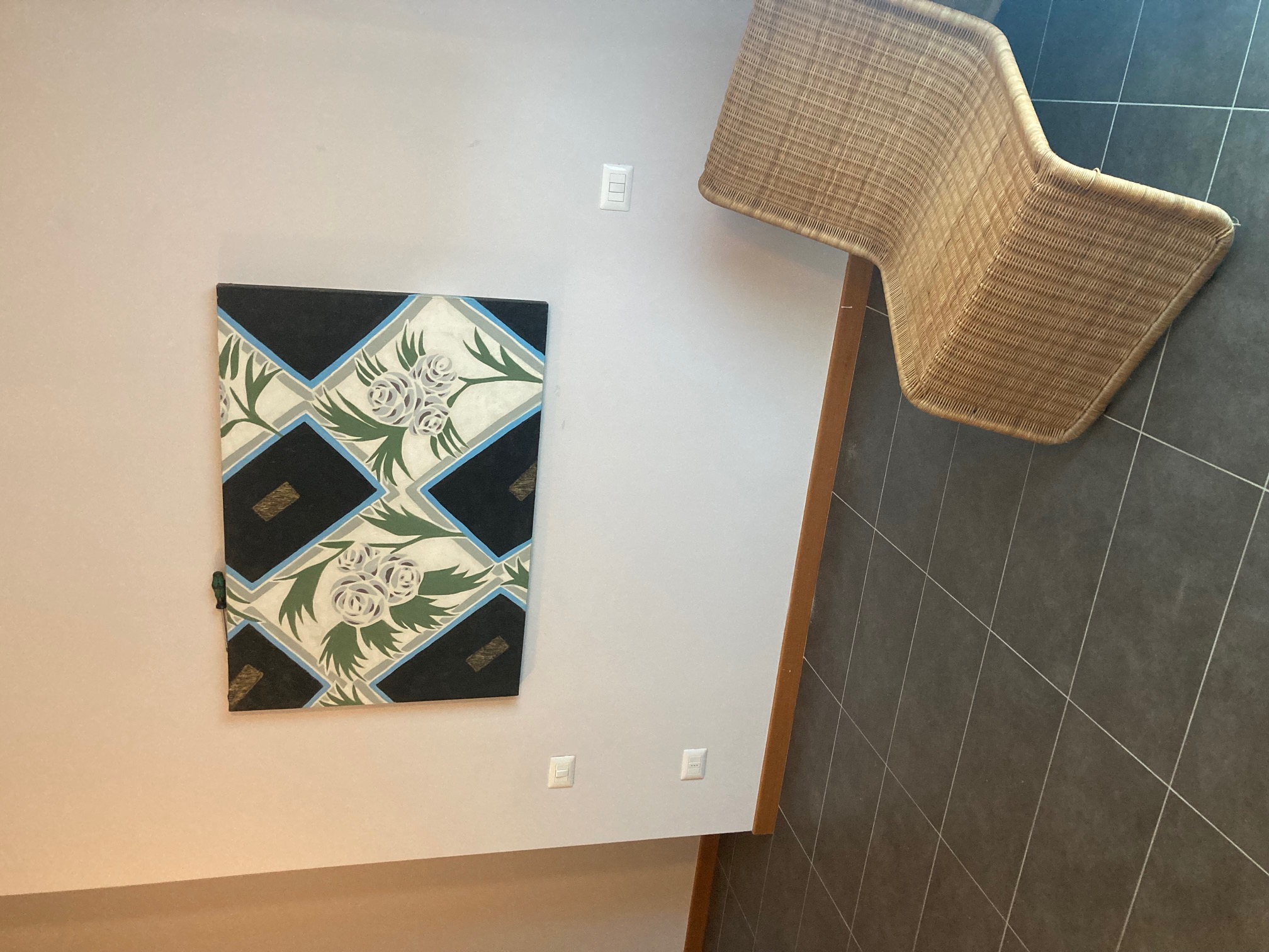 Angolo con sedia e quadro